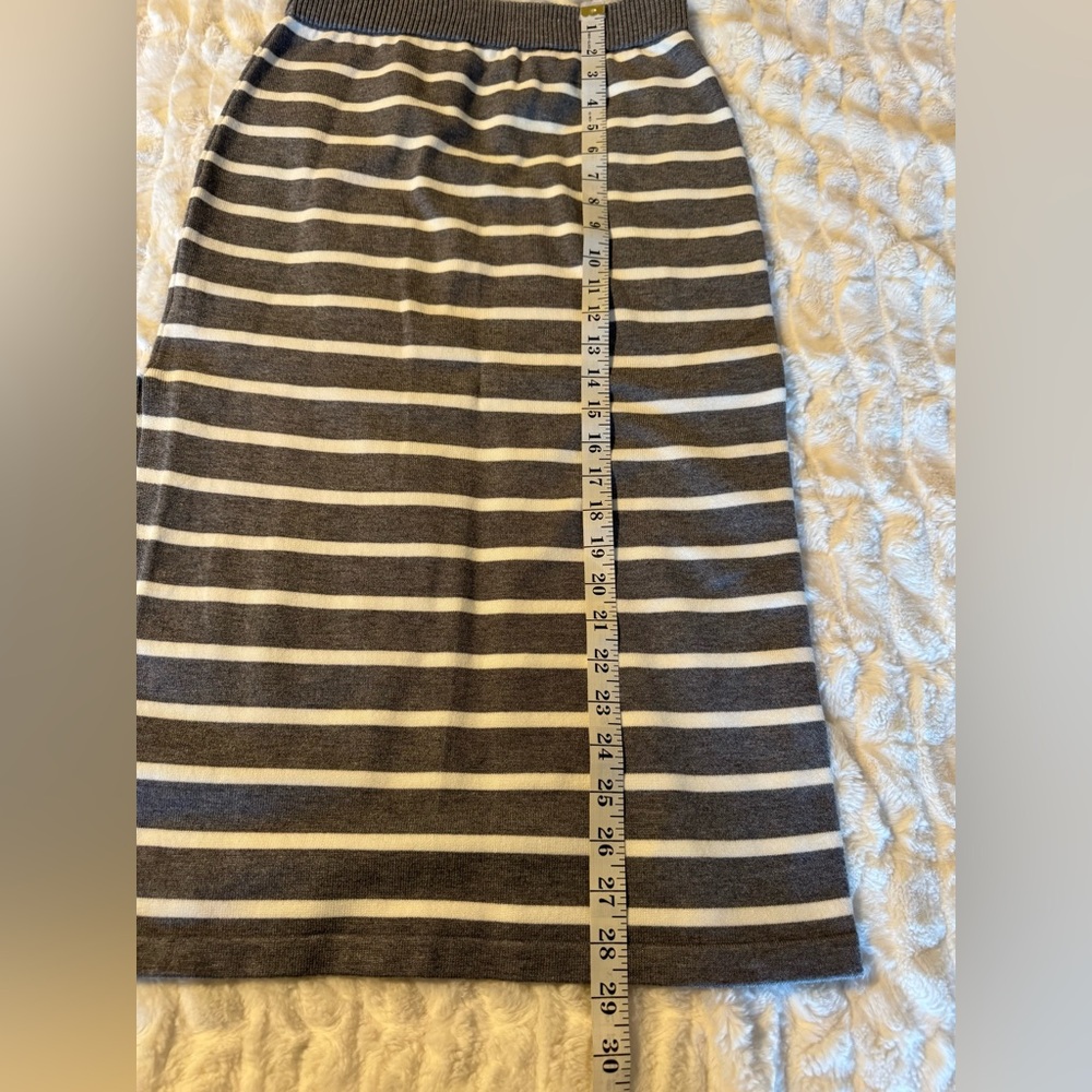 NWT Striped Gray And White Knit Skirt and Top Set - Picture 6 of 11